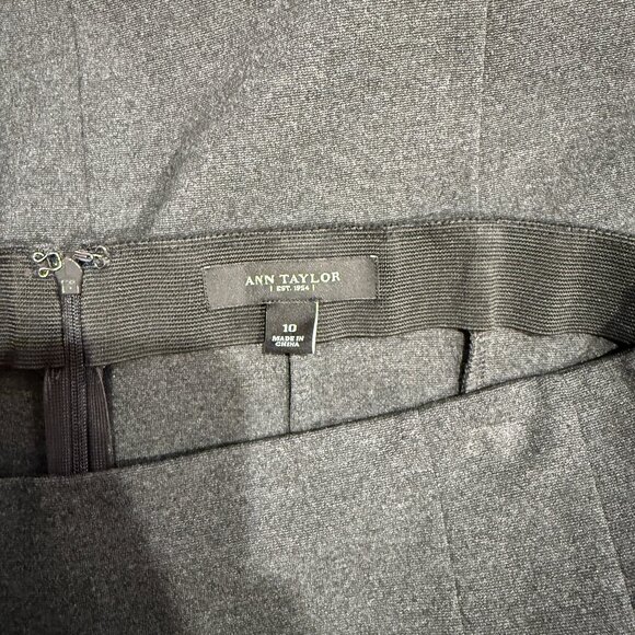 Ann Taylor Pencil Skirt -- Size 10 - Picture 3 of 3